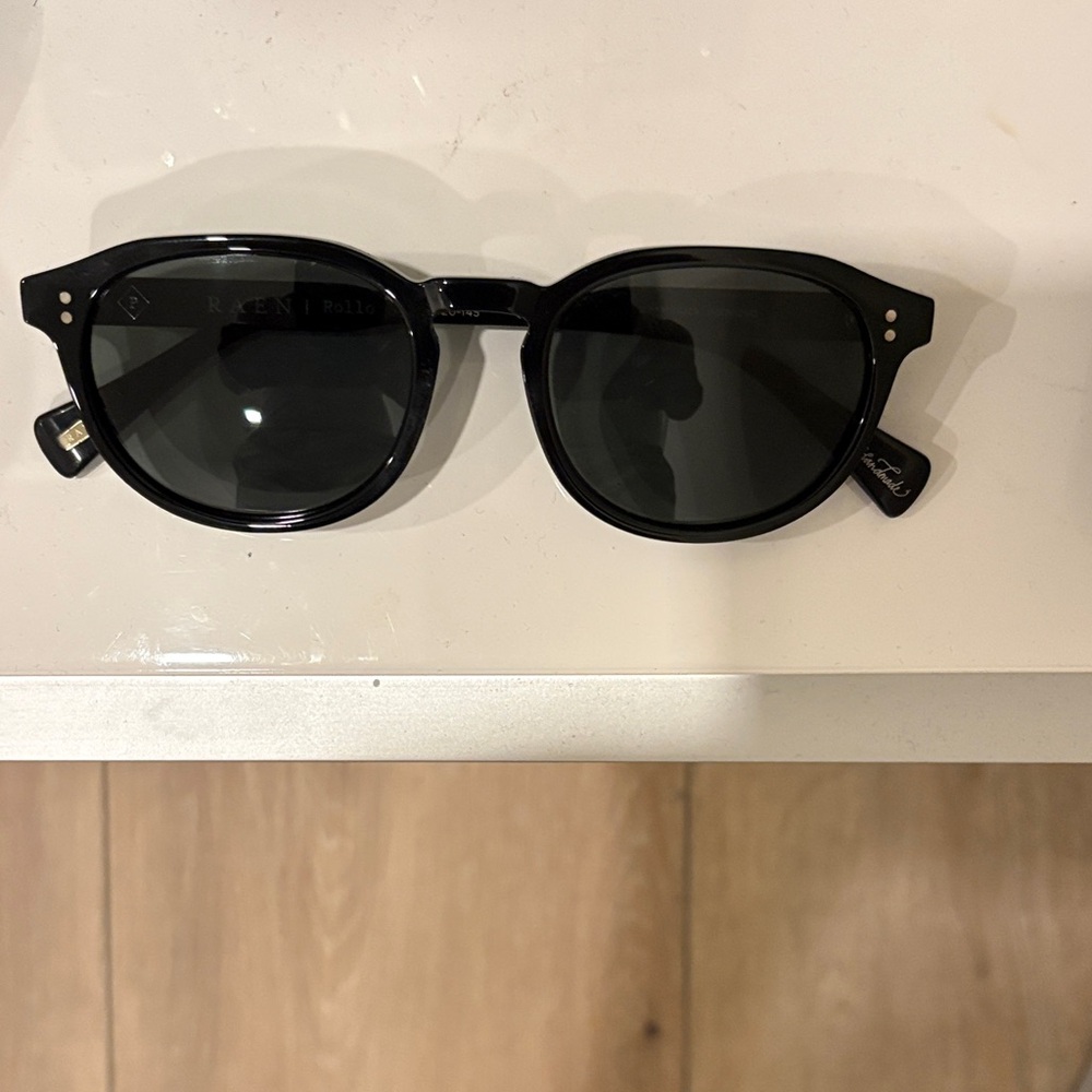 RAEN Black Round Sunglasses